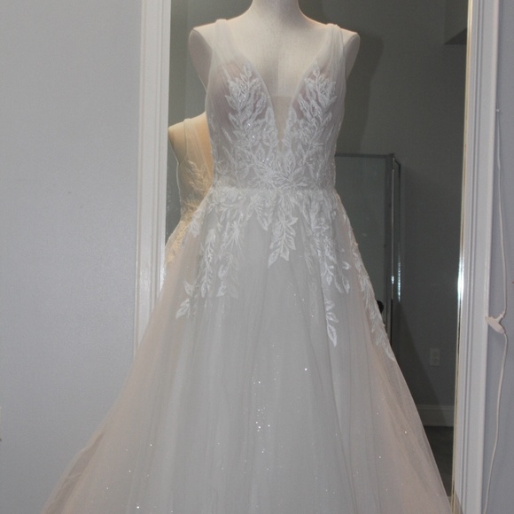 Maggie Sottero Designs Wedding Dress - Picture 1 of 5